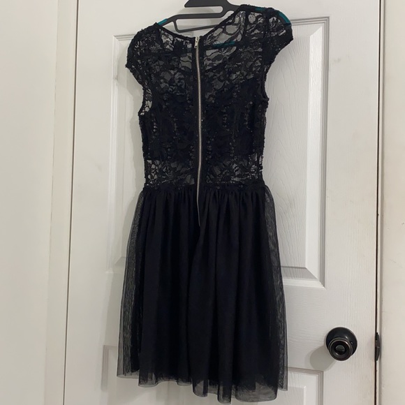 Black Lacey dress - Picture 2 of 3